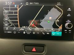 ホンダ「コネクトディスプレイ」が装備されております。スマートフォンとの連携によりリモート操作や駆けつけサービス（有償）にも対応しております。詳しくはお問い合わせくださいませ。 5