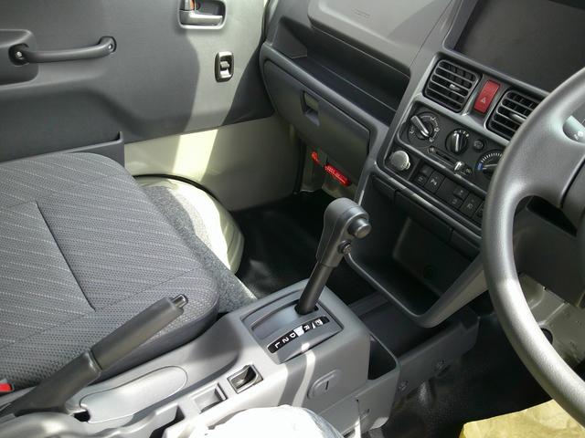 スーパーキャリイ Ｘリミテッド　ＡＴ　衝突被害軽減システム　レーンアシスト　アイドリングストップ　オートライト　ＥＳＣ　エアコン　パワーウィンドウ　運転席エアバッグ　助手席エアバッグ（4枚目）