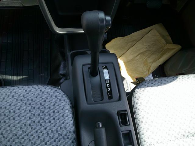 キャリイトラック KCエアコン・パワステ AT 衝突被害軽減システム クリアランスソナー レーンアシスト アイドリングストップ ESC エアコン パワーステアリング 運転席エアバッグ 助手席エアバッグ(5枚目)