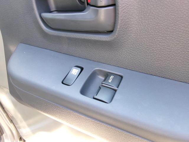 スーパーキャリイ Ｌ　４ＷＤ　ＭＴ　衝突被害軽減システム　クリアランスソナー　レーンアシスト　アイドリングストップ　ＥＳＣ　エアコン　パワーウィンドウ　運転席エアバッグ　助手席エアバッグ（5枚目）