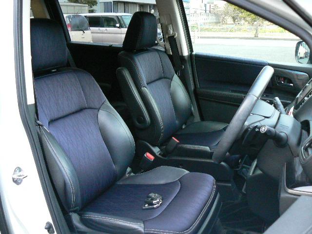 オデッセイ アブソルート・アドバンス　ホンダセンシング・純正ナビＴＶ・ＣＤ・ＤＶＤ・ＳＤ・ＵＳＢ・Ｂｌｕｅｔｏｏｔｈ・マルチビューカメラ・ＥＴＣ・純正ＬＥＤヘッドライト・プッシュスタート・両側オートスライドドア・ワンオーナー（10枚目）