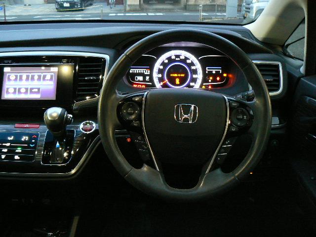 オデッセイ アブソルート・アドバンス　ホンダセンシング・純正ナビＴＶ・ＣＤ・ＤＶＤ・ＳＤ・ＵＳＢ・Ｂｌｕｅｔｏｏｔｈ・マルチビューカメラ・ＥＴＣ・純正ＬＥＤヘッドライト・プッシュスタート・両側オートスライドドア・ワンオーナー（16枚目）