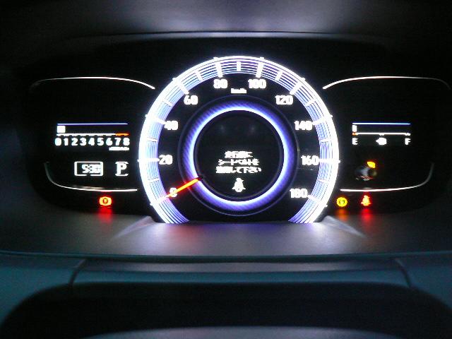 オデッセイ アブソルート・アドバンス　ホンダセンシング・純正ナビＴＶ・ＣＤ・ＤＶＤ・ＳＤ・ＵＳＢ・Ｂｌｕｅｔｏｏｔｈ・マルチビューカメラ・ＥＴＣ・純正ＬＥＤヘッドライト・プッシュスタート・両側オートスライドドア・ワンオーナー（17枚目）