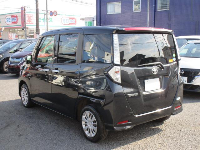 荷物で手が塞がっている時など便利なボタンを押すだけの両側ワンタッチパワースライドドア付き！