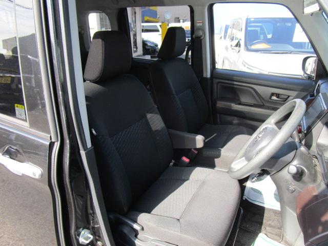 使用頻度の高い運転席シートでも使用感は少なくてキレイな状態です！