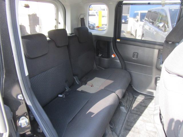 後部座席は足元も頭上も快適にお乗りいただけるクリアランスです！