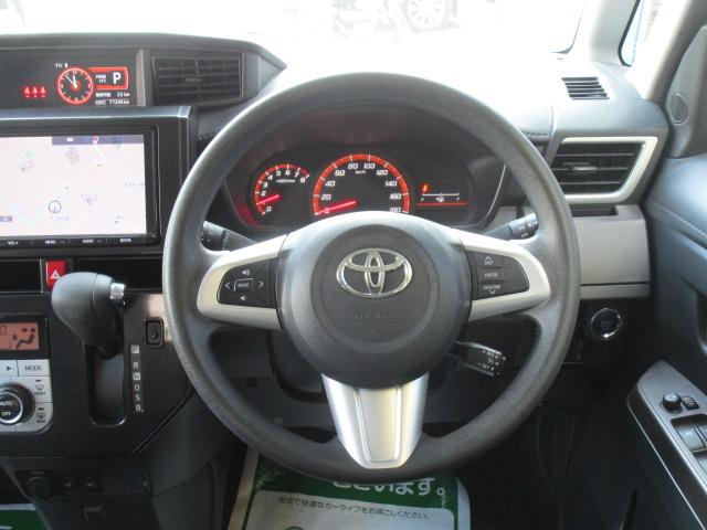 ステアリングには左にオーディオ操作スイッチ、右にクルーズコントロールレバーが備わります！