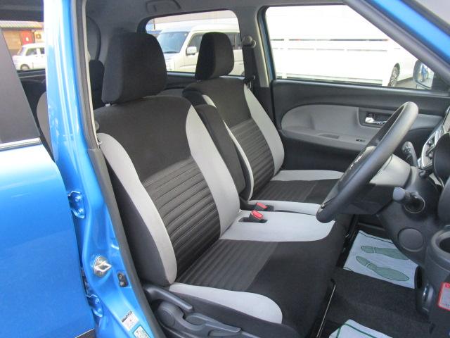 使用頻度の高い運転席シートでも使用感は少なくてキレイな状態です！