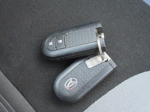 ドアの施錠やエンジンスタートが楽なスマートキー２個付き！