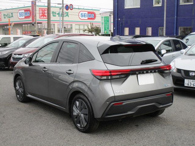 ノート X FOUR ナビTVアラウンドビューモニター エマージェンシーブレーキ プロパイロット ETC2.0 インテリキー 充電器 SOS 記録簿付き(8枚目)