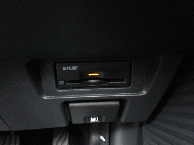 ノート Ｘ　ＦＯＵＲ　ナビＴＶブルートゥース音楽アラウンドビューモニター　エマージェンシーブレーキ　プロパイロット　ＥＴＣ２．０　スマートルームミラー　ステアリングヒーター　シートヒーター　記録簿付き（17枚目）