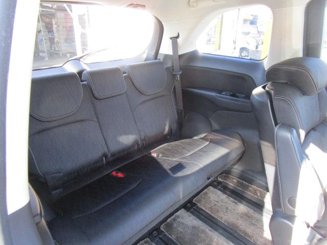 サードシートまで広くて快適にお乗りいただけるクリアランスです！