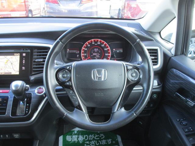 ステアリングには左にオーディオ操作スイッチ、右にクルーズコントロールスイッチが備わります！