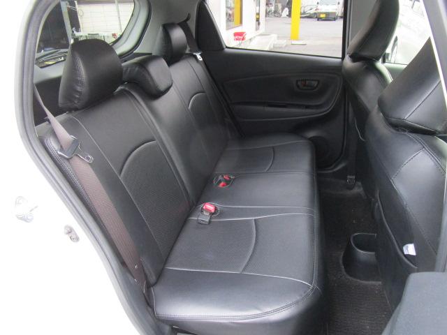 ヴィッツ ハイブリッドF 純正ナビTVブルートゥース音楽Bカメラ ETC2.0 衝突軽減ブレーキ 車線逸脱警報 先行車発進 黒革調シートカバー スマートキー 記録簿付き(11枚目)