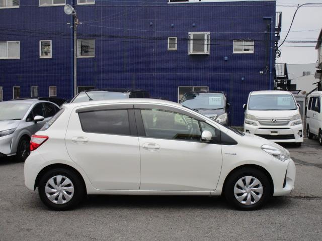 ヴィッツ ハイブリッドF 純正ナビTVブルートゥース音楽Bカメラ ETC2.0 衝突軽減ブレーキ 車線逸脱警報 先行車発進 黒革調シートカバー スマートキー 記録簿付き(23枚目)