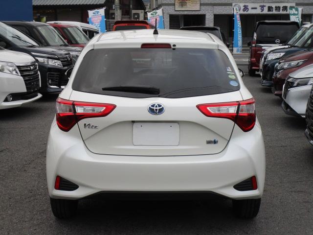 ヴィッツ ハイブリッドF 純正ナビTVブルートゥース音楽Bカメラ ETC2.0 衝突軽減ブレーキ 車線逸脱警報 先行車発進 黒革調シートカバー スマートキー 記録簿付き(24枚目)