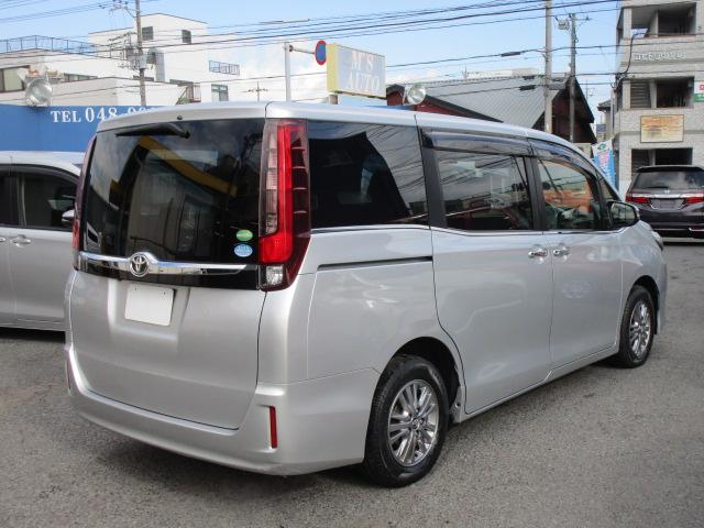 エスクァイア Gi ナビTVブルートゥース音楽Bカメラ後席フリップダウンモニター 両側パワースライドドア 前席ヒーター付き本革シート ビルトインETC アイドリングストップ LEDライト フォグ クルーズコントロール(5枚目)