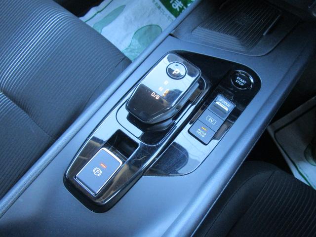 ノート X FOUR ナビTVブルートゥース接続アラウンドビューモニター エマージェンシーブレーキ プロパイロット シートヒーター ステアリングヒーター スマートルームミラー ETC2.0 SOS 充電器 記録簿付き(30枚目)