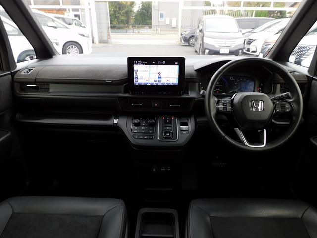 ステップワゴン ｅ：ＨＥＶスパーダ　プレミアムライン　１１インチフルセグナビ・全周囲カメラ・ＢＴオーディオ・両側自動ドア・パワーゲート・ＬＥＤライト・フォグＬＥＤ・ホンダセンシング・ＡＣＣ・ＥＴＣ・ＢＳＭ・ハーフレザーシート・シートヒーター・フロアマット（4枚目）