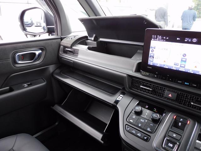 ステップワゴン ｅ：ＨＥＶスパーダ　プレミアムライン　１１インチフルセグナビ・全周囲カメラ・ＢＴオーディオ・両側自動ドア・パワーゲート・ＬＥＤライト・フォグＬＥＤ・ホンダセンシング・ＡＣＣ・ＥＴＣ・ＢＳＭ・ハーフレザーシート・シートヒーター・フロアマット（47枚目）