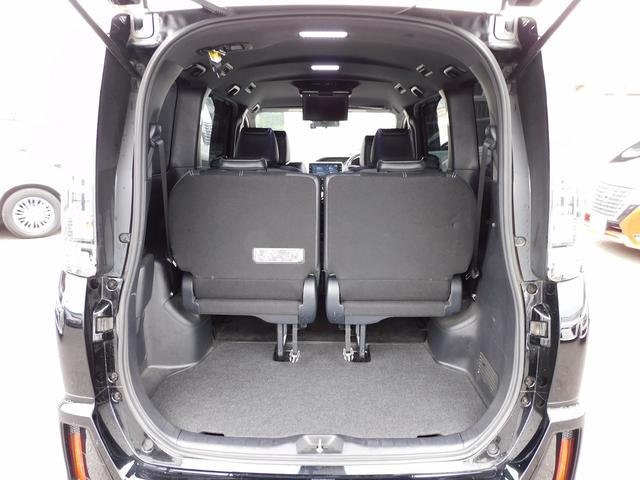 ヴォクシー ZS G’s 10インチフルセグナビ・後席モニター・バックカメラ・BTオーディオ・両側自動ドア・LEDライト・フォグLED・トヨタセーフティセンス・ETC・本革ステアリング・アイドリングストップ・フロアマット(8枚目)