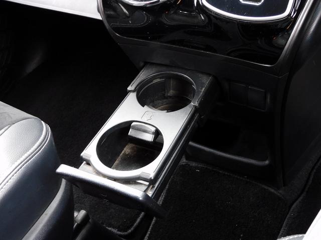 ヴォクシー ZS G’s 10インチフルセグナビ・後席モニター・バックカメラ・BTオーディオ・両側自動ドア・LEDライト・フォグLED・トヨタセーフティセンス・ETC・本革ステアリング・アイドリングストップ・フロアマット(41枚目)