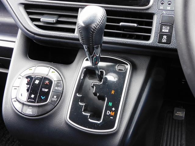 ヴォクシー ZS ワンオーナー・9インチフルセグナビ・後席モニター・バックカメラ・BTオーディオ・両側自動ドア・LEDライト・フォグライト・アイドリングストップ・ETC・コーナーセンサー・フロアマット・ドアバイザー(12枚目)