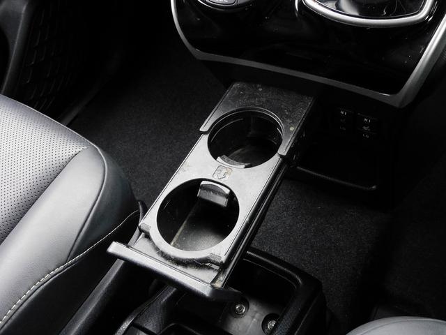 エスクァイア ハイブリッドＧｉ　後期・フルセグナビ・バックカメラ・ＢＴオーディオ・両側自動ドア・ＬＥＤライト・フォグＬＥＤ・トヨタセーフティセンス・ＥＴＣ・シートヒーター・クルーズコントロール・コーナーセンサー・ドアバイザー（42枚目）