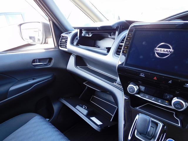 セレナ e-パワー ハイウェイスターV 後期・10インチフルセグナビ・後席モニター・全周囲カメラ・BTオーディオ・両側自動ドア・LEDライト・フォグLED・デジタルミラー・エマージェンシーブレーキ・BSM・クルーズコントロール・ドアバイザー(45枚目)