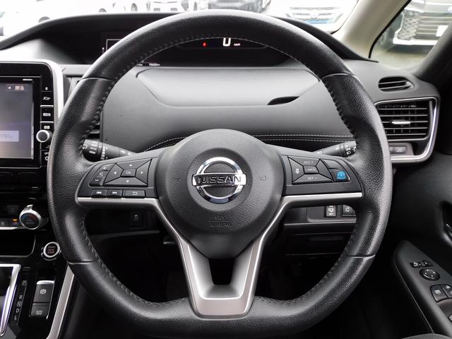 セレナ ハイウェイスター　プロパイロットエディション　プロパイロット・９インチフルセグナビ・後席モニター・バックカメラ・ＢＴオーディオ・両側自動ドア・ＬＥＤライト・フォグ・エマージェンシーブレーキ・ＥＴＣ・フロアマット・ドアバイザー・アイドリングストップ（11枚目）