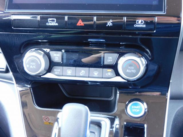 プロパイロット・後期・１０インチフルセグナビ・全周囲カメラ・ＢＴオーディオ・両側自動ドア・ＬＥＤライト・フォグＬＥＤ・デジタルミラー・エマージェンシーブレーキ・ＥＴＣ・ＢＳＭ・フロアマット