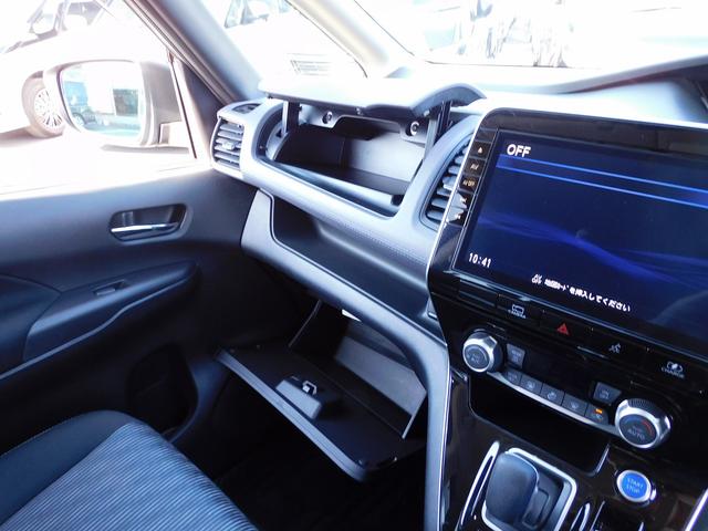 プロパイロット・後期・１０インチフルセグナビ・全周囲カメラ・ＢＴオーディオ・両側自動ドア・ＬＥＤライト・フォグＬＥＤ・デジタルミラー・エマージェンシーブレーキ・ＥＴＣ・ＢＳＭ・フロアマット