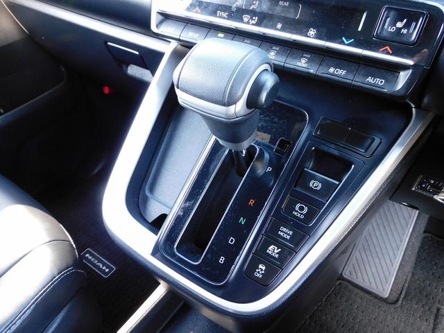 ノア ハイブリッドＳ－Ｚ　１０インチフルセグナビ・後席モニター・バックカメラ・ＢＴオーディオ・両側自動ドア・ＬＥＤライト・フォグＬＥＤ・モデリスタエアロ・トヨタセーフティセンス・ＡＣＣ・ＥＴＣ・ＢＳＭ・ハーフレザーシート（12枚目）