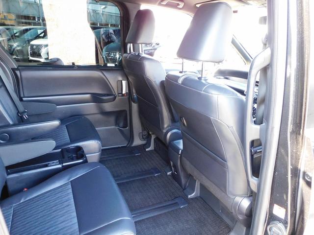 ノア ハイブリッドＳ－Ｚ　１０インチフルセグナビ・後席モニター・バックカメラ・ＢＴオーディオ・両側自動ドア・ＬＥＤライト・フォグＬＥＤ・モデリスタエアロ・トヨタセーフティセンス・ＡＣＣ・ＥＴＣ・ＢＳＭ・ハーフレザーシート（30枚目）