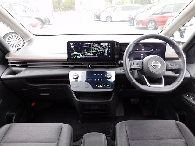 セレナ ｅ－パワー　ハイウェイスターＶ　プロパイロット・ＮＩＳＳＡＮＣｏｎｎｅｃｔナビ・全周囲カメラ・ＢＴオーディオ・両側自動ドア・ＬＥＤライト・フォグＬＥＤ・デジタルミラー・ＡＣＣ・エマージェンシーブレーキ・ＢＳＭ・フロアマット（4枚目）