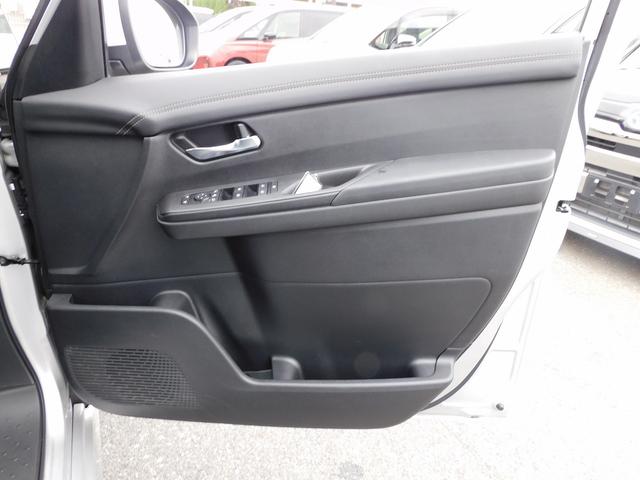 セレナ ｅ－パワー　ハイウェイスターＶ　プロパイロット・ＮＩＳＳＡＮＣｏｎｎｅｃｔナビ・全周囲カメラ・ＢＴオーディオ・両側自動ドア・ＬＥＤライト・フォグＬＥＤ・デジタルミラー・ＡＣＣ・エマージェンシーブレーキ・ＢＳＭ・フロアマット（28枚目）