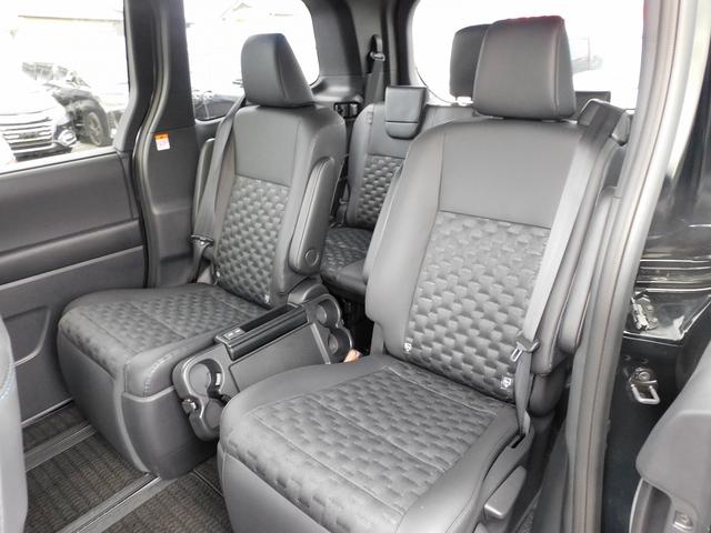 ヴォクシー ハイブリッドＳ－Ｚ　１０インチフルセグナビ・後席モニター・バックカメラ・ＢＴオーディオ・両側自動ドア・ＬＥＤライト・フォグＬＥＤ・トヨタセーフティセンス・トヨタチームメイト・ＥＴＣ・ＢＳＭ・ＡＣＣ・シートヒーター（6枚目）