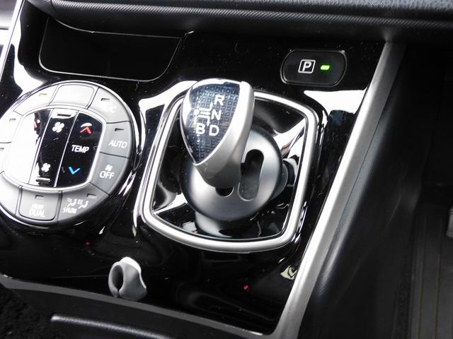 ヴォクシー ハイブリッドＺＳ　煌ＩＩ　後期・９インチフルセグナビ・バックカメラ・ＢＴオーディオ・両側自動ドア・ＬＥＤライト・フォグＬＥＤ・トヨタセーフティセンスクルーズコントロール・・ＥＴＣ・シートヒーター・フロアマット・ドアバイザー（11枚目）