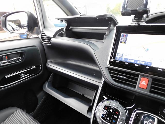 ヴォクシー ハイブリッドＺＳ　煌ＩＩ　後期・９インチフルセグナビ・バックカメラ・ＢＴオーディオ・両側自動ドア・ＬＥＤライト・フォグＬＥＤ・トヨタセーフティセンスクルーズコントロール・・ＥＴＣ・シートヒーター・フロアマット・ドアバイザー（44枚目）