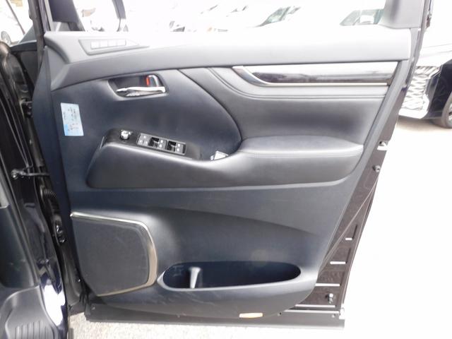 アルファード ２．５Ｓ　Ｃパッケージ　後期・１０インチフルセグナビ・バックカメラ・ＢＴオーディオ・両側自動ドア・パワーバックドア・ＬＥＤライト・フォグＬＥＤ・トヨタセーフティセンス・ＡＣＣ・ＥＴＣ・シートヒーター・クーラー・フロアマット（28枚目）