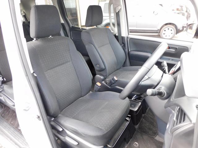 ヴォクシー ハイブリッドV フルセグナビ・Bカメラ・BTオーディオ・両側スライドドア・LEDライト・フォグライト・本革ステアリング・ETC・クルーズコントロール・シートヒーター・アイドリングストップ・フロアマット・ドアバイザー(5枚目)