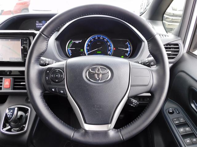 ヴォクシー ハイブリッドV フルセグナビ・Bカメラ・BTオーディオ・両側スライドドア・LEDライト・フォグライト・本革ステアリング・ETC・クルーズコントロール・シートヒーター・アイドリングストップ・フロアマット・ドアバイザー(10枚目)