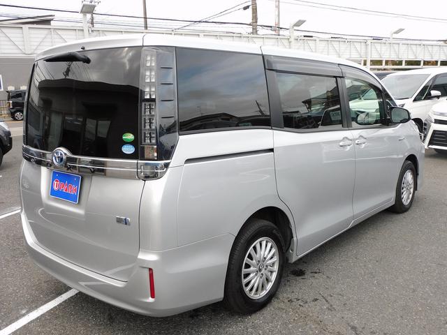 ヴォクシー ハイブリッドV フルセグナビ・Bカメラ・BTオーディオ・両側スライドドア・LEDライト・フォグライト・本革ステアリング・ETC・クルーズコントロール・シートヒーター・アイドリングストップ・フロアマット・ドアバイザー(24枚目)