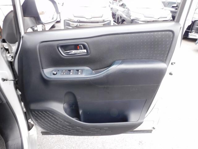 ヴォクシー ハイブリッドV フルセグナビ・Bカメラ・BTオーディオ・両側スライドドア・LEDライト・フォグライト・本革ステアリング・ETC・クルーズコントロール・シートヒーター・アイドリングストップ・フロアマット・ドアバイザー(28枚目)