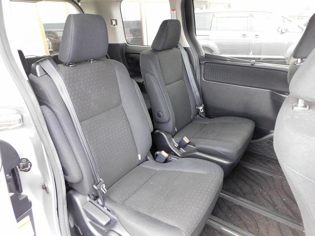 ヴォクシー ハイブリッドV フルセグナビ・Bカメラ・BTオーディオ・両側スライドドア・LEDライト・フォグライト・本革ステアリング・ETC・クルーズコントロール・シートヒーター・アイドリングストップ・フロアマット・ドアバイザー(29枚目)