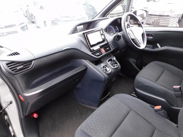 ヴォクシー ハイブリッドV フルセグナビ・Bカメラ・BTオーディオ・両側スライドドア・LEDライト・フォグライト・本革ステアリング・ETC・クルーズコントロール・シートヒーター・アイドリングストップ・フロアマット・ドアバイザー(30枚目)