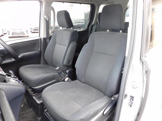 ヴォクシー ハイブリッドV フルセグナビ・Bカメラ・BTオーディオ・両側スライドドア・LEDライト・フォグライト・本革ステアリング・ETC・クルーズコントロール・シートヒーター・アイドリングストップ・フロアマット・ドアバイザー(31枚目)