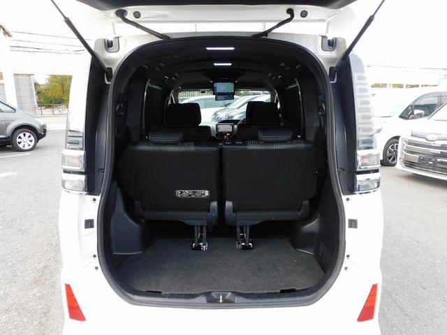 ヴォクシー ＺＳ　後期・９インチフルセグナビ・後席モニター・ＢＴオーディオ・両側自動ドア・ＬＥＤライト・フォグＬＥＤ・デジタルミラー・１６ＡＷ・トヨタセーフティセンス・クルーズコントロール・ＥＴＣ・フロアマット（8枚目）