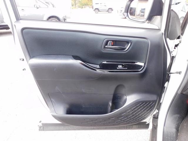 ヴォクシー ＺＳ　後期・９インチフルセグナビ・後席モニター・ＢＴオーディオ・両側自動ドア・ＬＥＤライト・フォグＬＥＤ・デジタルミラー・１６ＡＷ・トヨタセーフティセンス・クルーズコントロール・ＥＴＣ・フロアマット（32枚目）