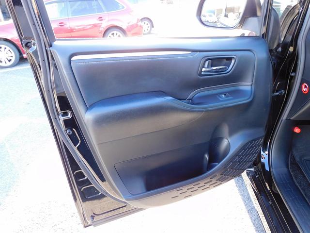 TOYOTA ESQUIRE HYBRID GI BLACK TAILORED